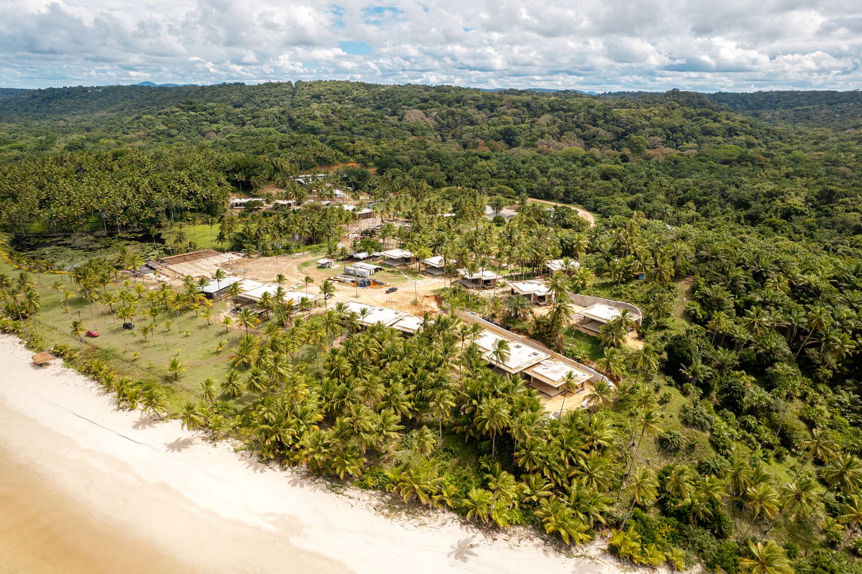 Vista aérea geral do canteiro do Resort JK