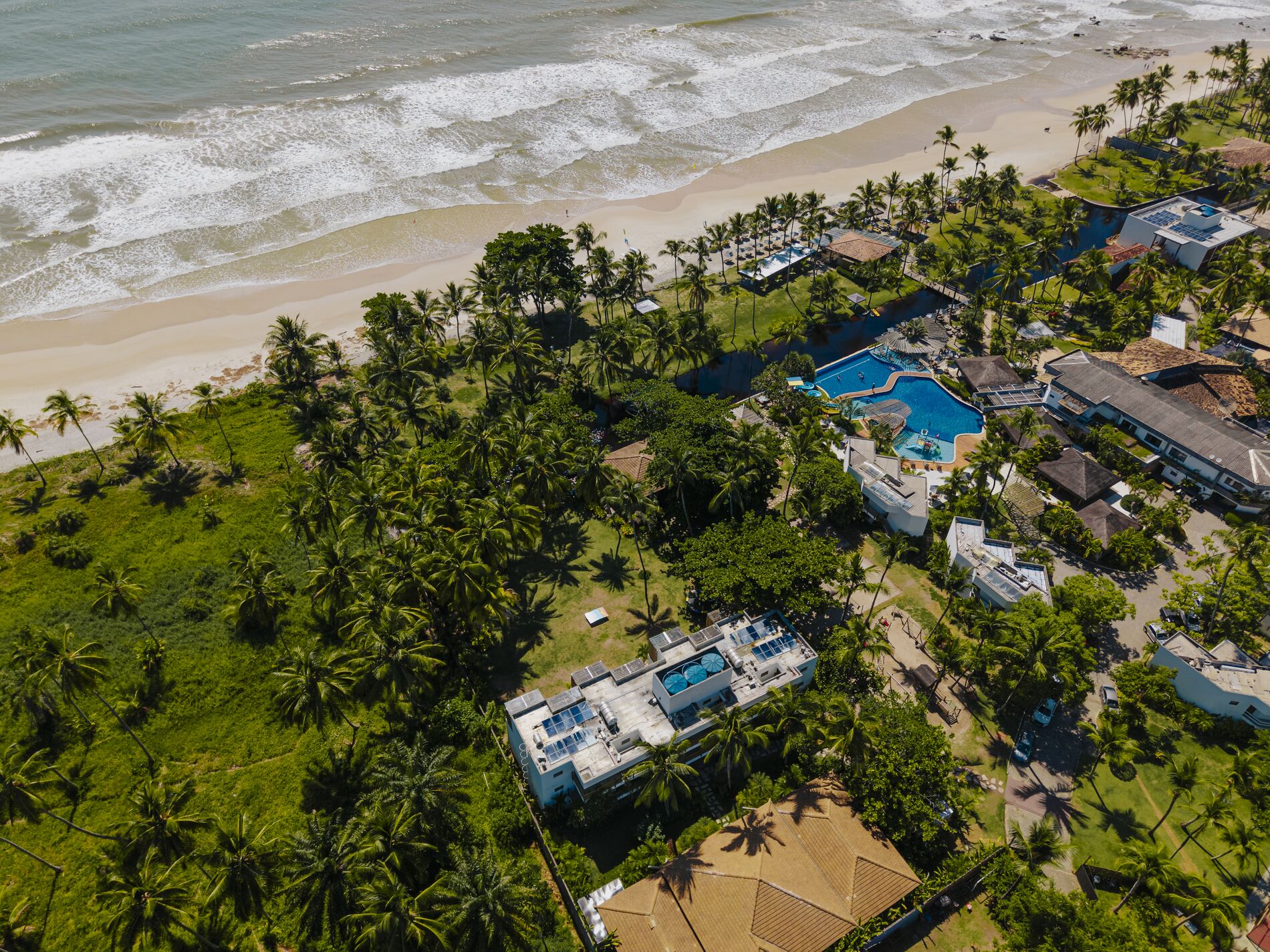 Vista aérea do Resort Tororomba à beira-mar, Ilhéus, Bahia